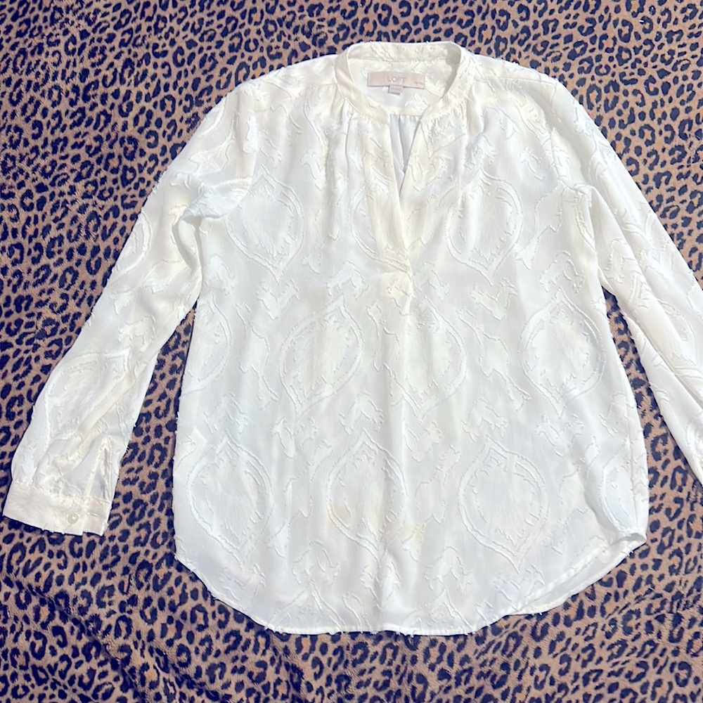 ANN TAYLOR LOFT WHITE EMBROIDERED LONG SLEEVE TOP.
